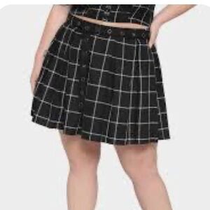 Hot Topic Black White Plaid Pleated skirt. Large